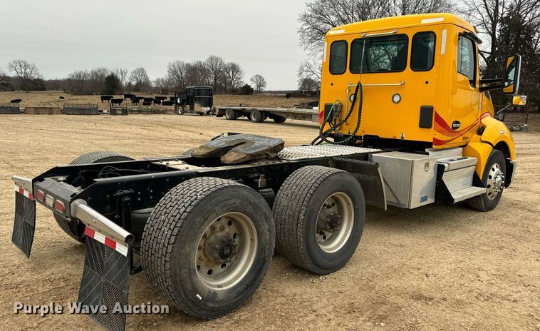 image for item EN5105 2020 Kenworth T680 semi truck