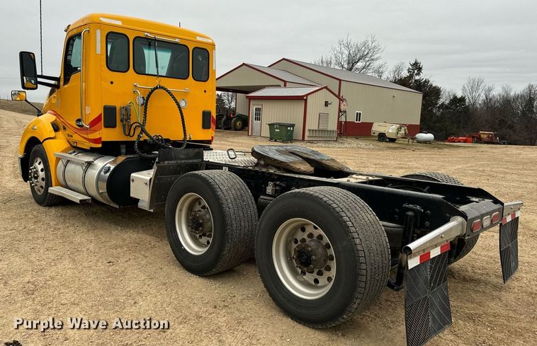 image for item EN5105 2020 Kenworth T680 semi truck