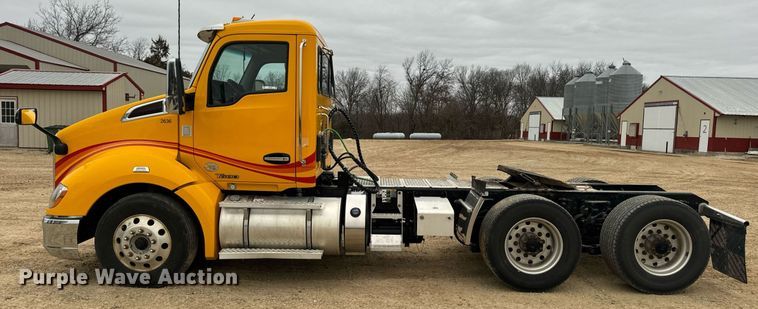 image for item EN5105 2020 Kenworth T680 semi truck