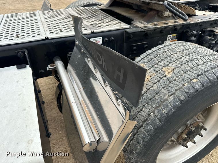 image for item EN5105 2020 Kenworth T680 semi truck