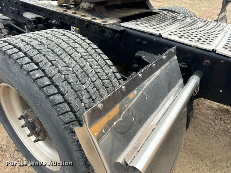 image for item EN5105 2020 Kenworth T680 semi truck