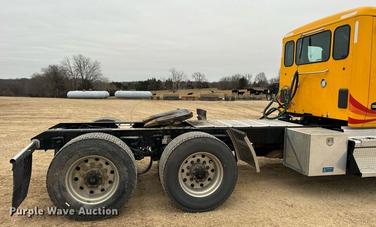 image for item EN5105 2020 Kenworth T680 semi truck