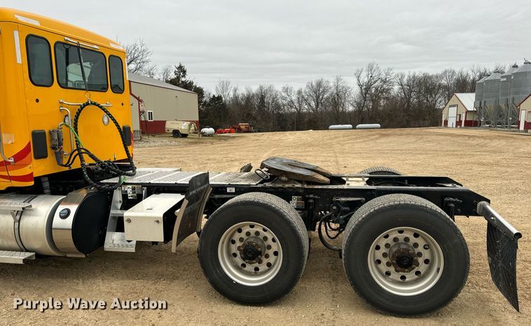 image for item EN5105 2020 Kenworth T680 semi truck