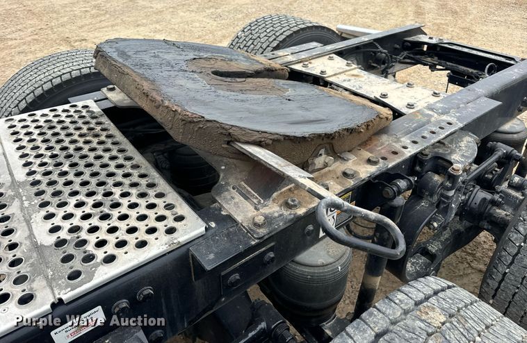 image for item EN5105 2020 Kenworth T680 semi truck