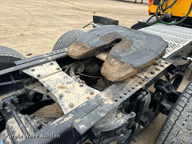 image for item EN5105 2020 Kenworth T680 semi truck