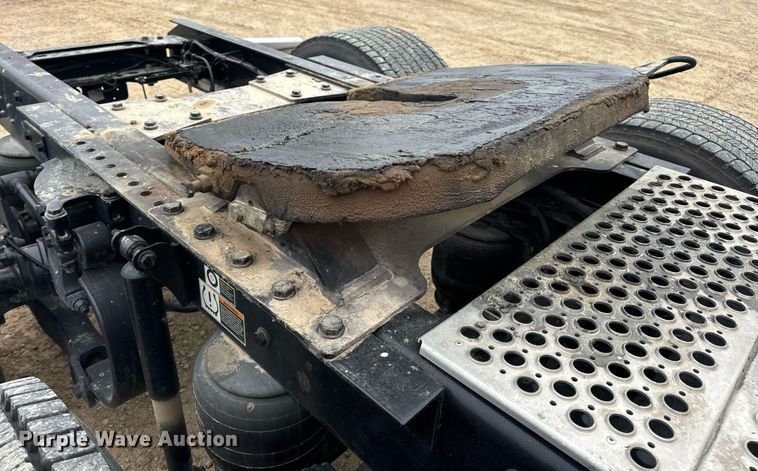 image for item EN5105 2020 Kenworth T680 semi truck