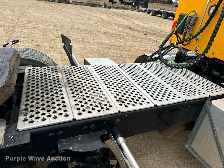 image for item EN5105 2020 Kenworth T680 semi truck