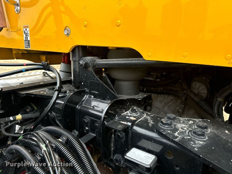 image for item EN5105 2020 Kenworth T680 semi truck