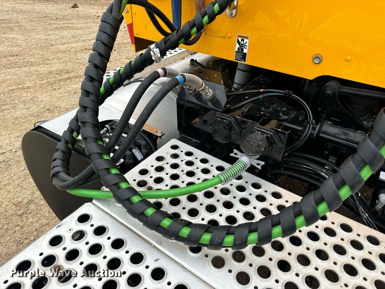 image for item EN5105 2020 Kenworth T680 semi truck