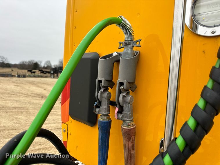 image for item EN5105 2020 Kenworth T680 semi truck