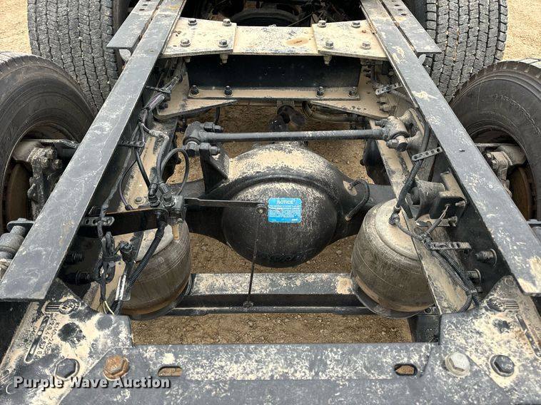 image for item EN5105 2020 Kenworth T680 semi truck