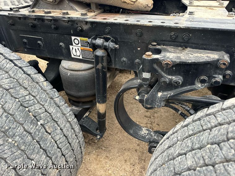 image for item EN5105 2020 Kenworth T680 semi truck