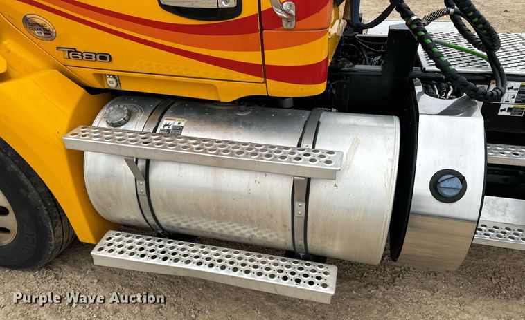 image for item EN5105 2020 Kenworth T680 semi truck