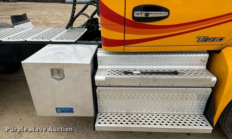 image for item EN5105 2020 Kenworth T680 semi truck