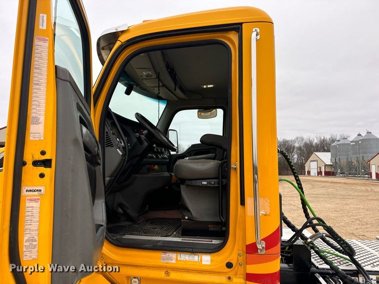 image for item EN5105 2020 Kenworth T680 semi truck