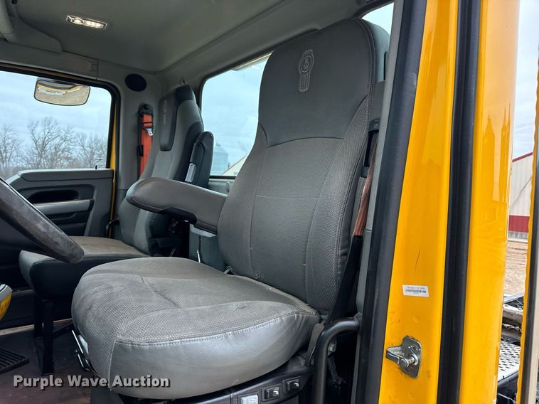 image for item EN5105 2020 Kenworth T680 semi truck