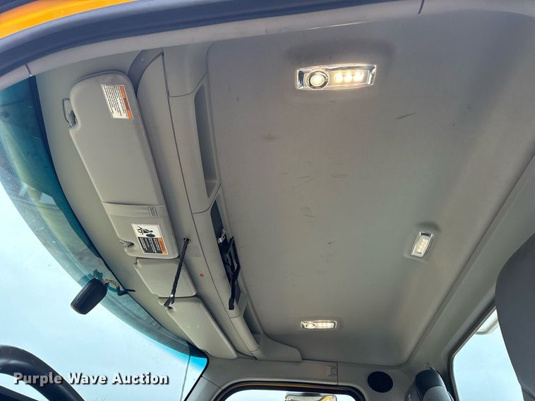 image for item EN5105 2020 Kenworth T680 semi truck