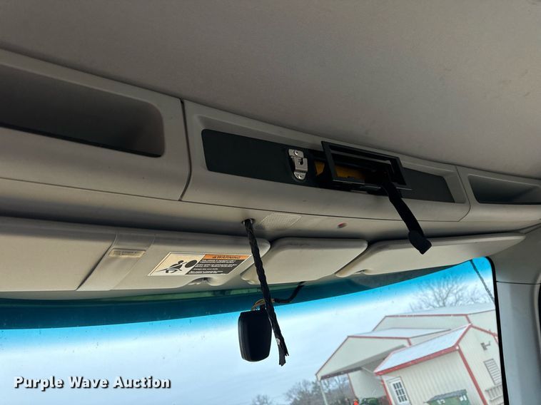 image for item EN5105 2020 Kenworth T680 semi truck