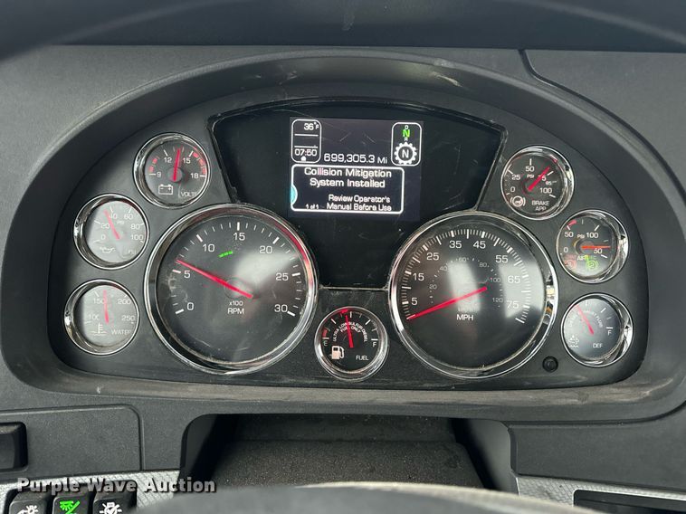 image for item EN5105 2020 Kenworth T680 semi truck