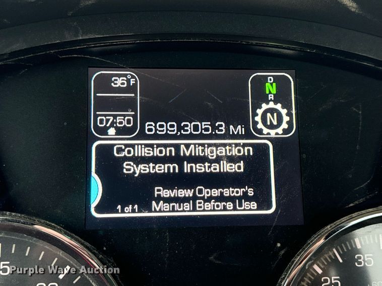 image for item EN5105 2020 Kenworth T680 semi truck