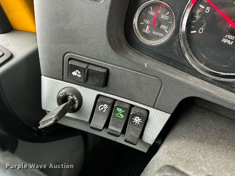 image for item EN5105 2020 Kenworth T680 semi truck