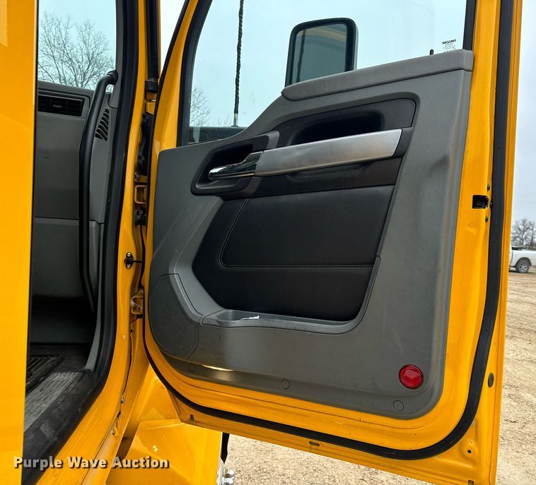 image for item EN5105 2020 Kenworth T680 semi truck