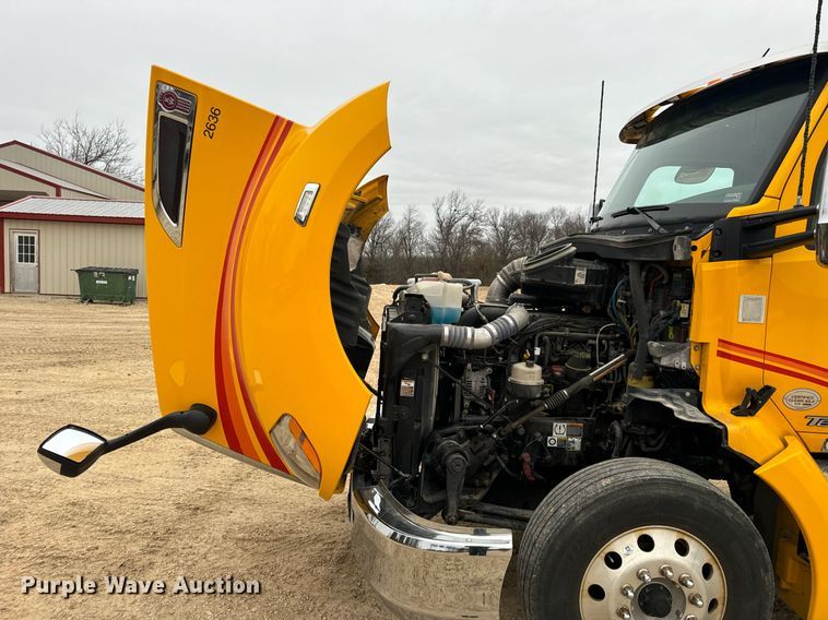 image for item EN5105 2020 Kenworth T680 semi truck