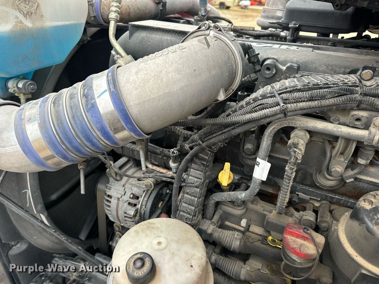 image for item EN5105 2020 Kenworth T680 semi truck