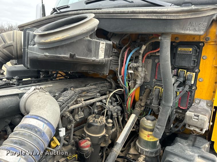 image for item EN5105 2020 Kenworth T680 semi truck