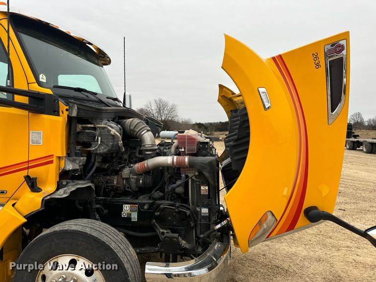 image for item EN5105 2020 Kenworth T680 semi truck