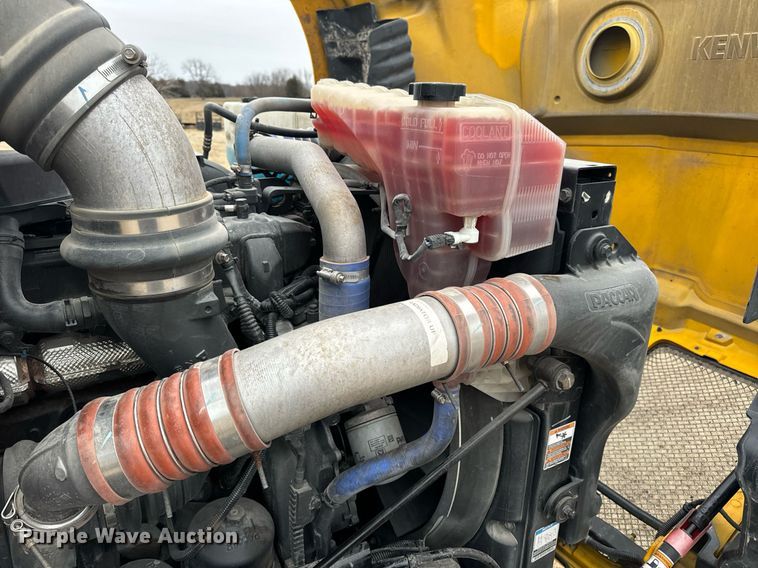 image for item EN5105 2020 Kenworth T680 semi truck