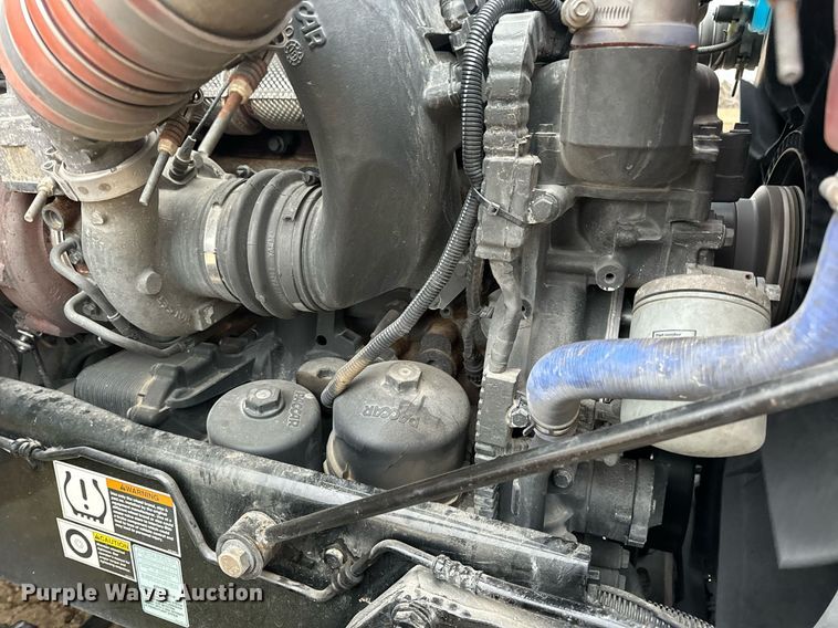 image for item EN5105 2020 Kenworth T680 semi truck