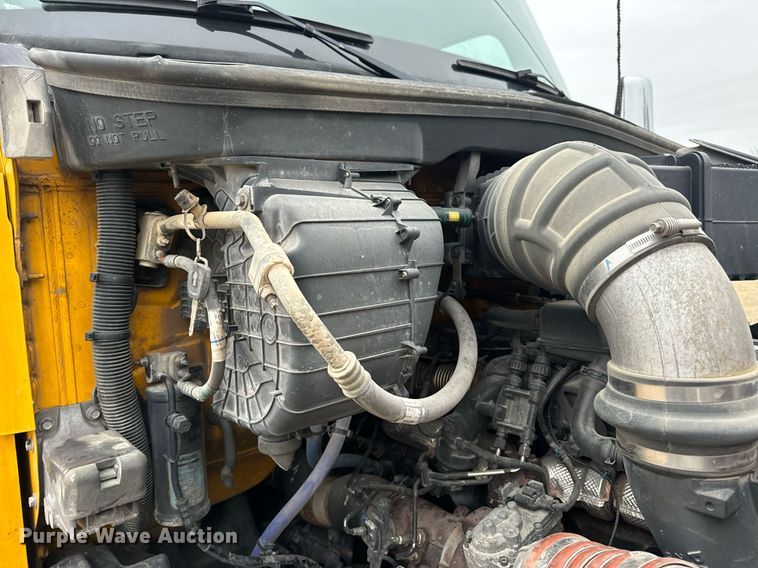 image for item EN5105 2020 Kenworth T680 semi truck