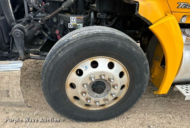 image for item EN5105 2020 Kenworth T680 semi truck