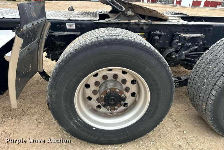 image for item EN5105 2020 Kenworth T680 semi truck