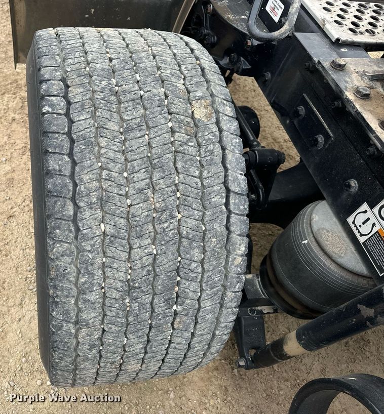 image for item EN5105 2020 Kenworth T680 semi truck