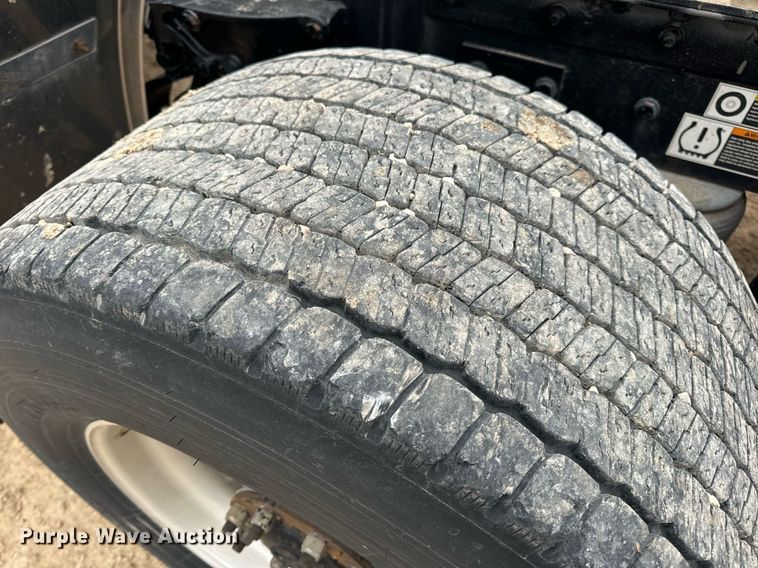 image for item EN5105 2020 Kenworth T680 semi truck