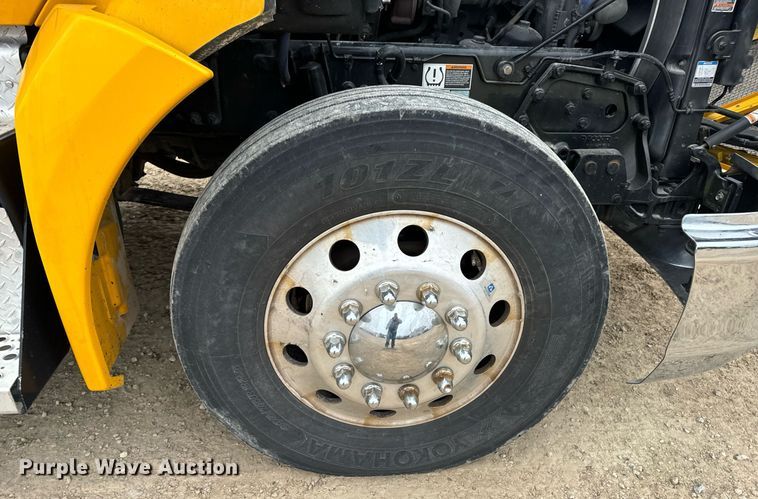 image for item EN5105 2020 Kenworth T680 semi truck