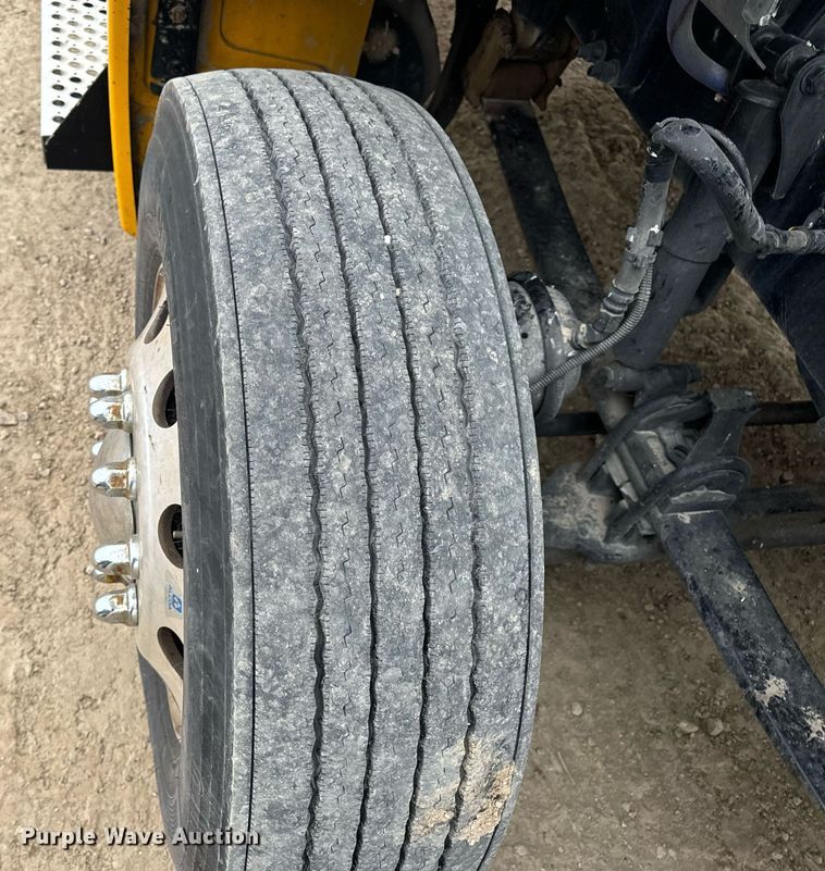 image for item EN5105 2020 Kenworth T680 semi truck