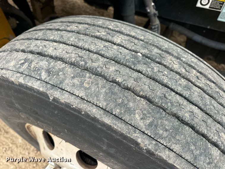 image for item EN5105 2020 Kenworth T680 semi truck