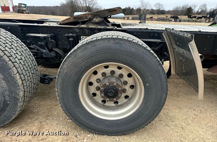 image for item EN5105 2020 Kenworth T680 semi truck