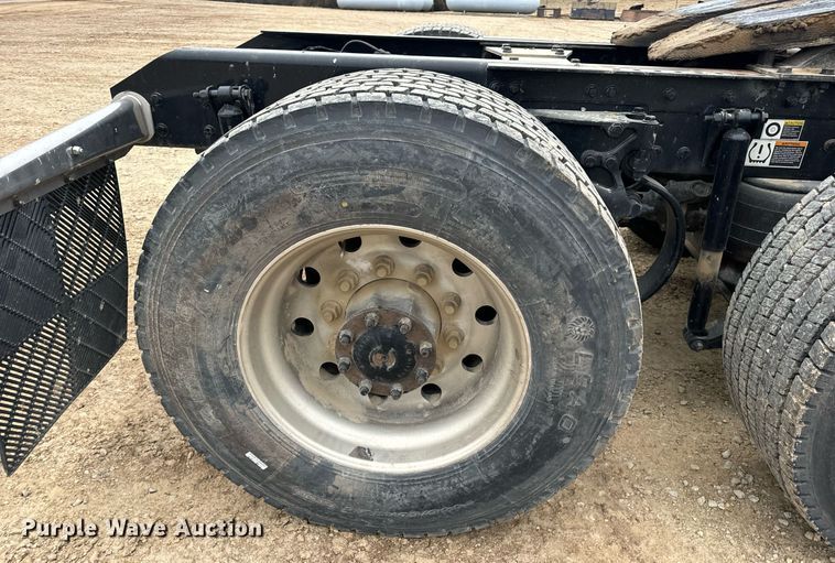 image for item EN5105 2020 Kenworth T680 semi truck