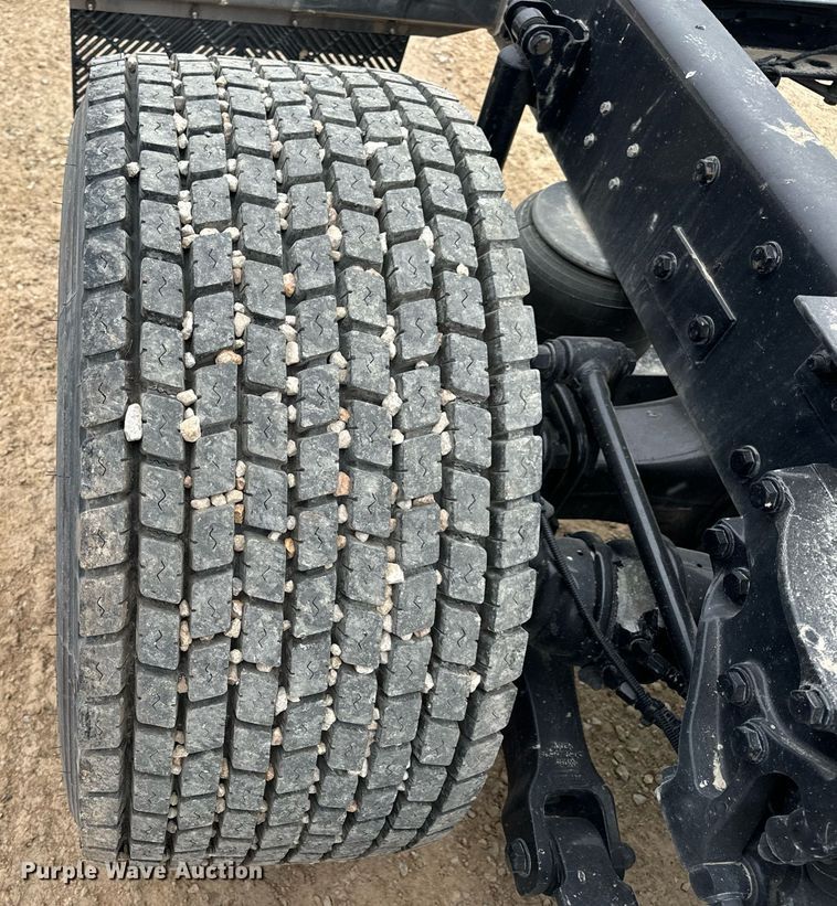 image for item EN5105 2020 Kenworth T680 semi truck