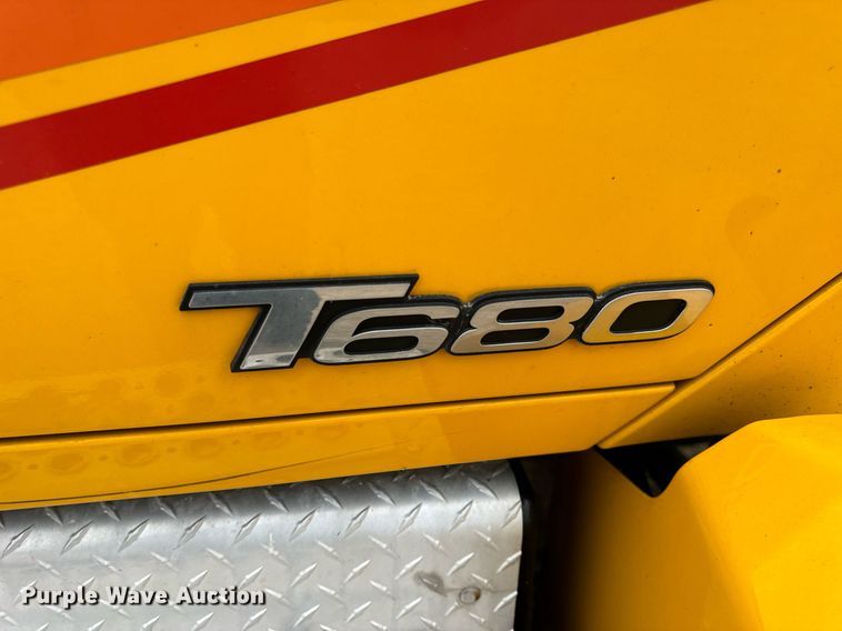 image for item EN5105 2020 Kenworth T680 semi truck