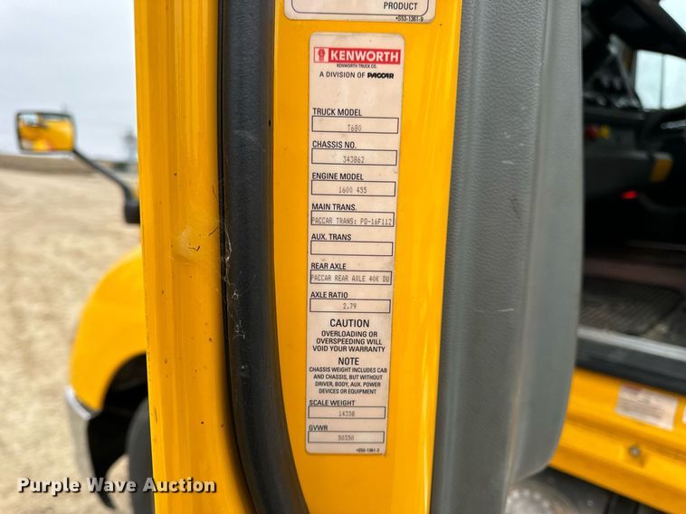 image for item EN5105 2020 Kenworth T680 semi truck