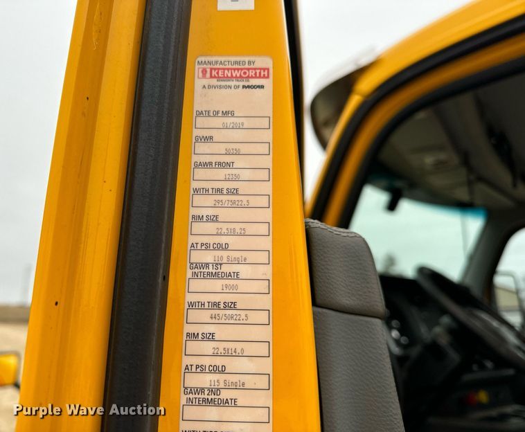 image for item EN5105 2020 Kenworth T680 semi truck