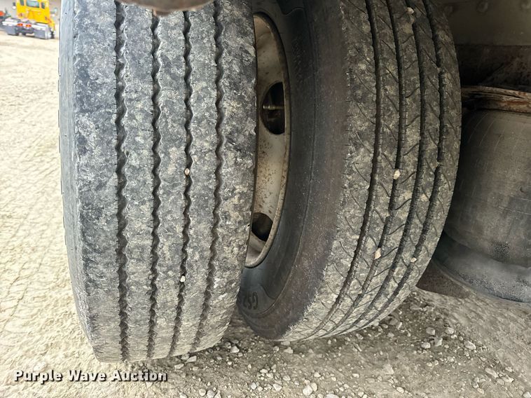 image for item EN5106 2006 Reitnouer DropMizer drop deck equipment trailer