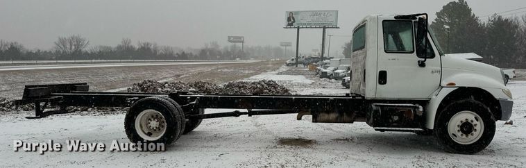 image for item EN5110 2005 International 4300 truck cab and chassis