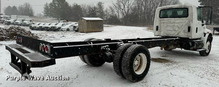 image for item EN5110 2005 International 4300 truck cab and chassis