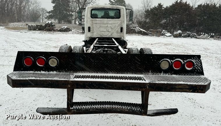 image for item EN5110 2005 International 4300 truck cab and chassis